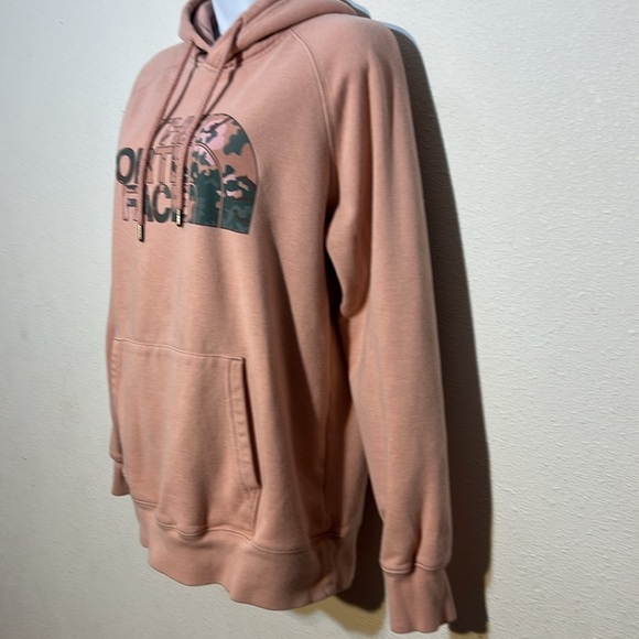 The North Face Pink With Camo Emblem Winter Hoodie
Size: Medium - Picture 4 of 13